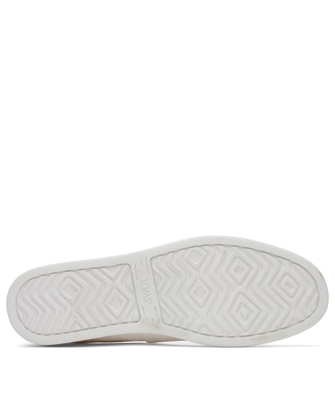 White sneakers wide on sale width