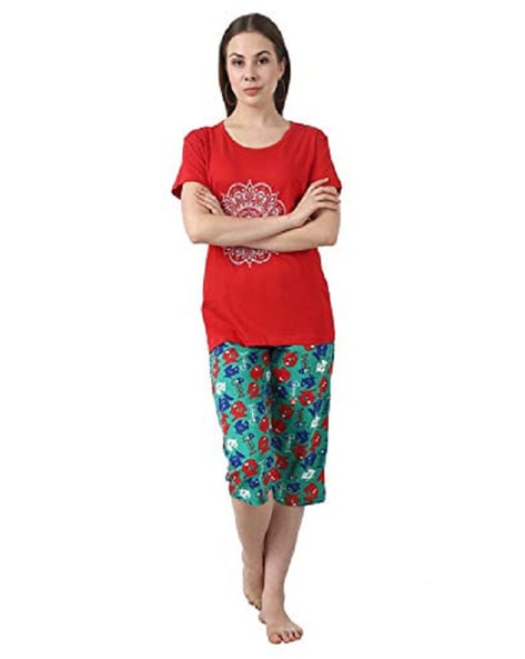 Buy Quira Women Red and Navy Blue All Over Print Cotton Capri Set