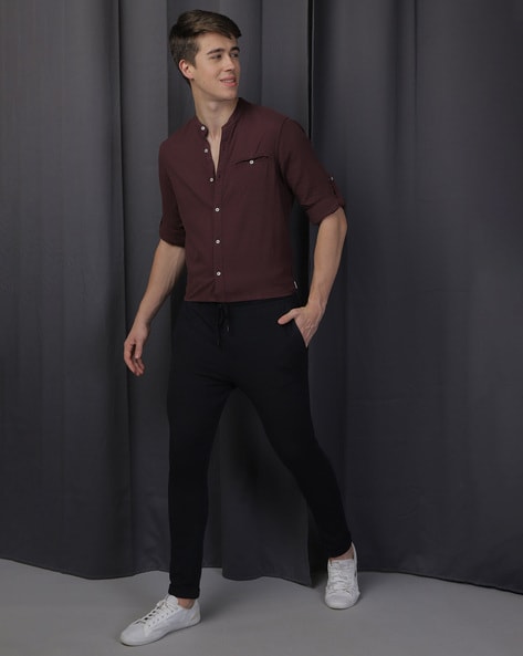 Which colour jeans or trousers go with a maroon shirt? - Quora