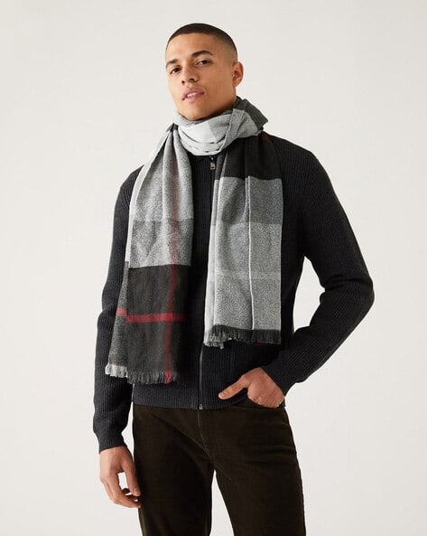 Checked Scarf with Tassels