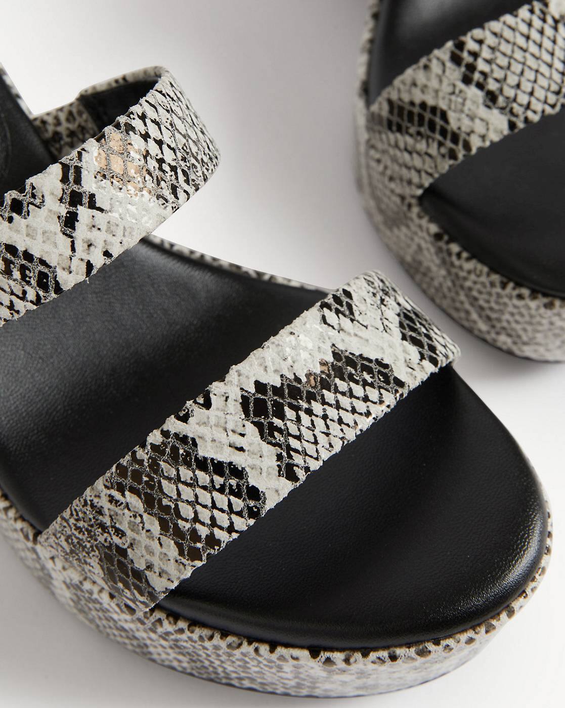 Women Reptilian Pattern Leather Platform Sandals