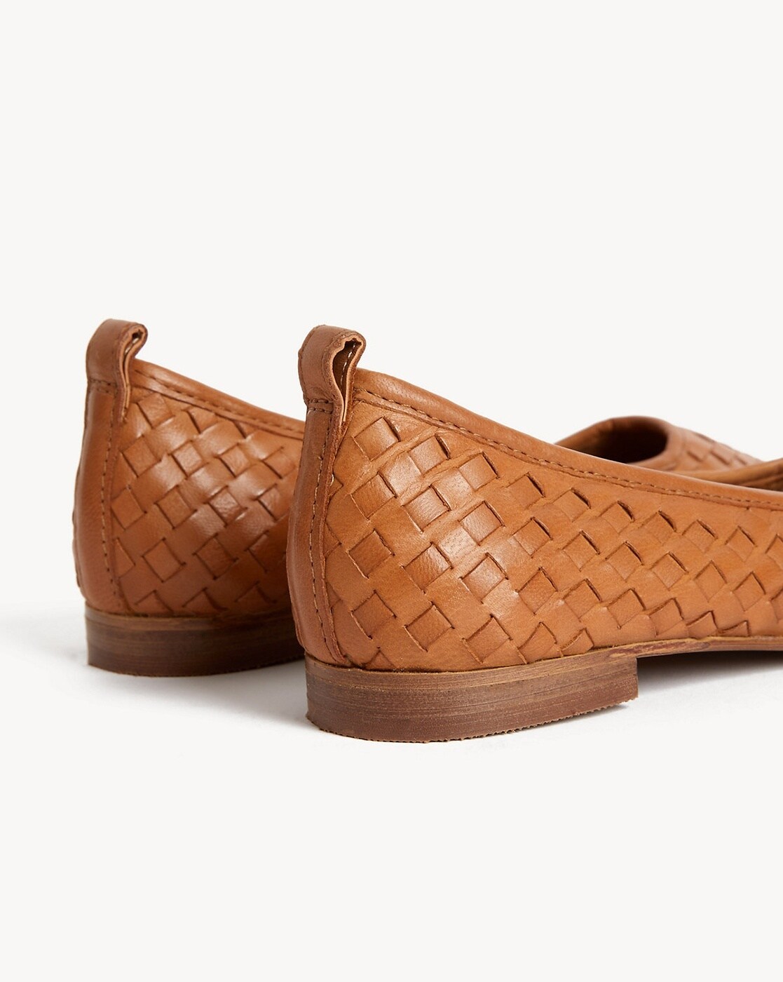 Tan woven sale flat shoes