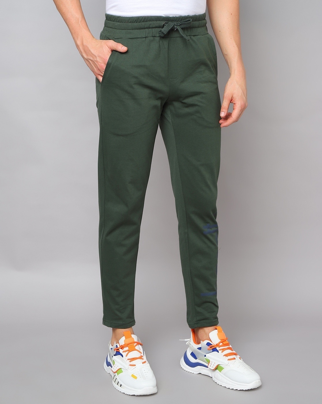 Buy Black Trousers & Pants for Men by UNITED COLORS OF BENETTON Online |  Ajio.com