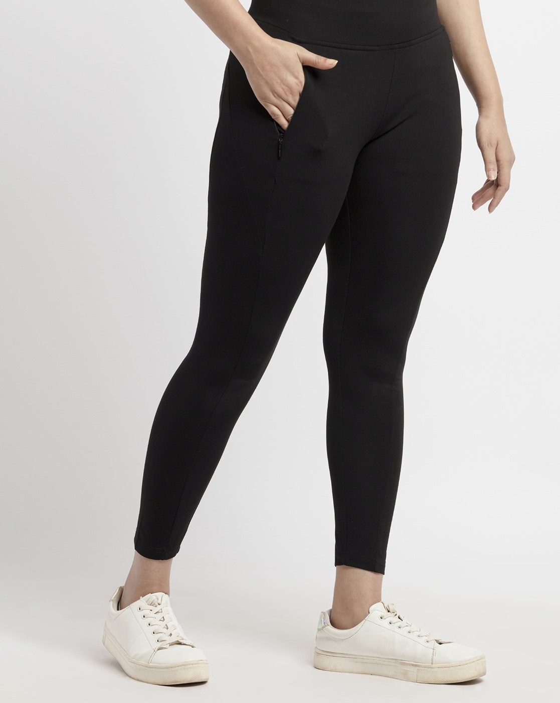 Buy Black Jeans & Jeggings for Women by STATUS QUO Online