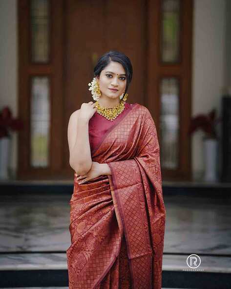 Ezwed (@ezwed.in) on Instagram: “Simple and cute ❤️ Beautiful style from  engagement look. . . Shot by @weddingbe… | Saree models, Elegant saree,  Indian beauty saree