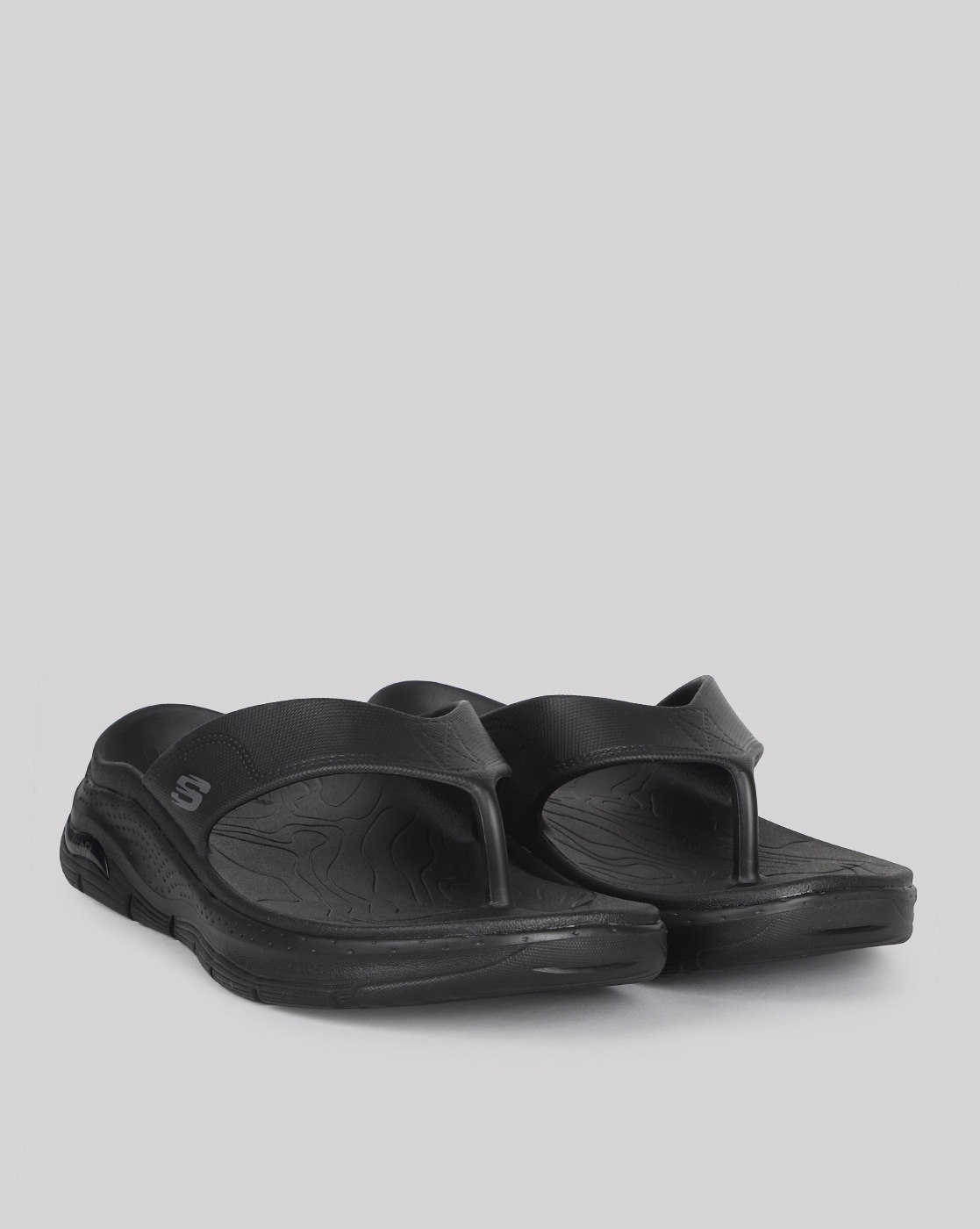 Skechers relaxed fit 2024 mens flip flops