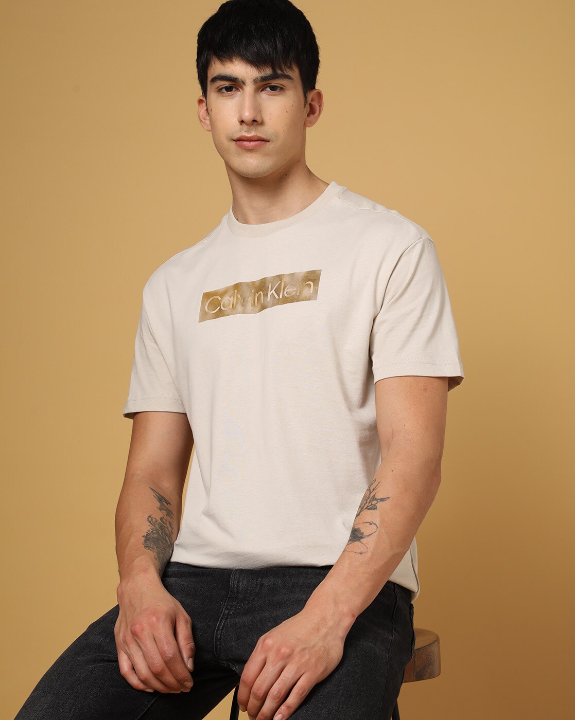 Calvin klein t outlet shirt gold