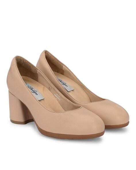 Beige pumps round clearance toe