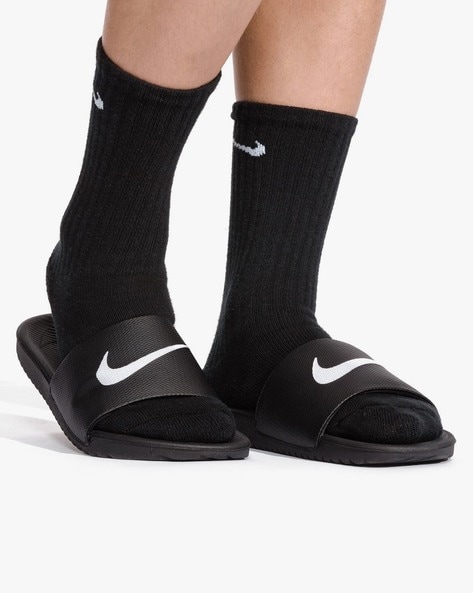 Black nike 2025 slides boys