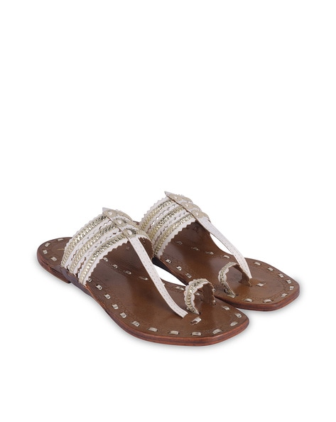 White kolhapuri hot sale chappal online