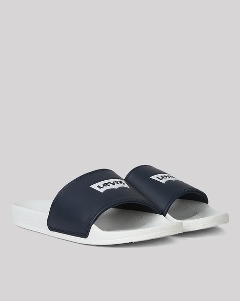 Levi's flip deals flops online