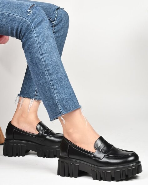 Buy Flat N Heels Women Textured Heeled Loafers - Casual Shoes for Women  23082046 | Myntra