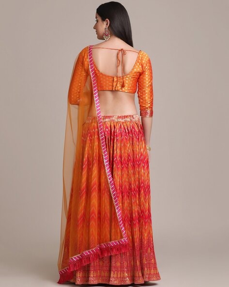 Saimika Trends - Bright Orange Lehenga with golden embroider this orange  lehenga looks glamourous because of the intricate golden embroidery with  red combination. Besides, beautifying it with the help of gold jewellery