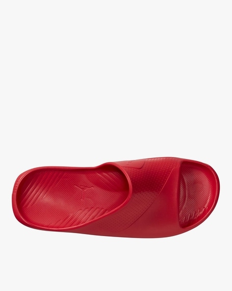 Red jordan flip online flops