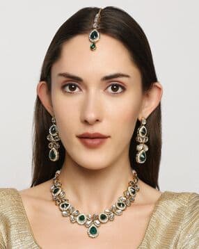 nevm10-kundan-studded beaded necklace with earrings & mangtika set