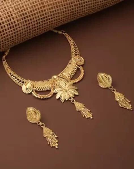 Designer 1 gram Necklaces | Gold jewelry fashion, Bridal gold jewellery  designs, Gold jewelry outfits
