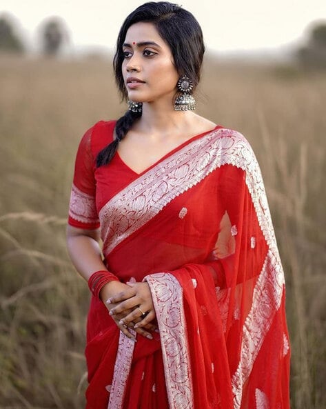 13 Gorgeous Bengali Bridal Banarasi Saree Designs For 2022