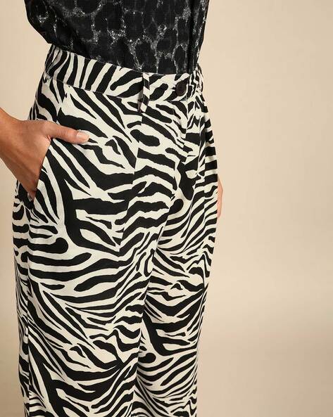 Weekend Wear: Geo Print Pants - Curves and Confidence