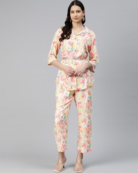 Cream Flannel Custom Suits For Women | Tom James Company