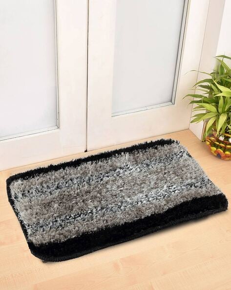 Anti skid outlet door mats