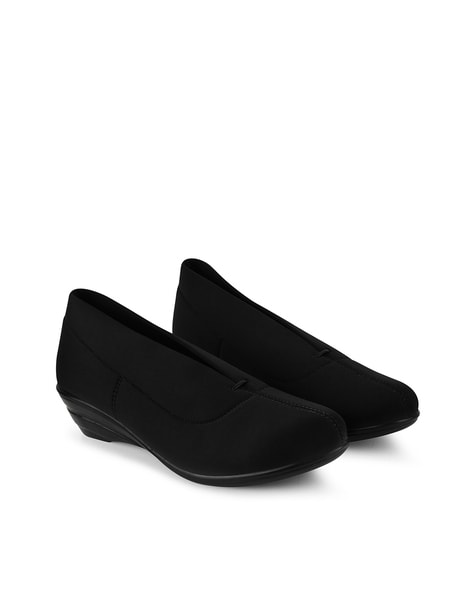 Shuz Touch Women Round-Toe Slip-On Shoes