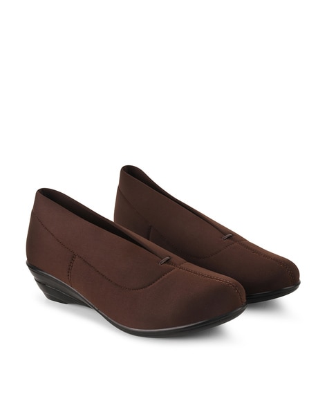 Shuz Touch Women Round-Toe Slip-On Shoes