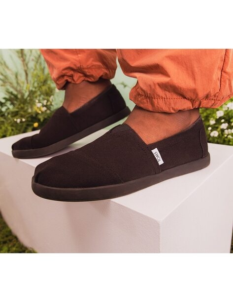 Slip on toms sales mens