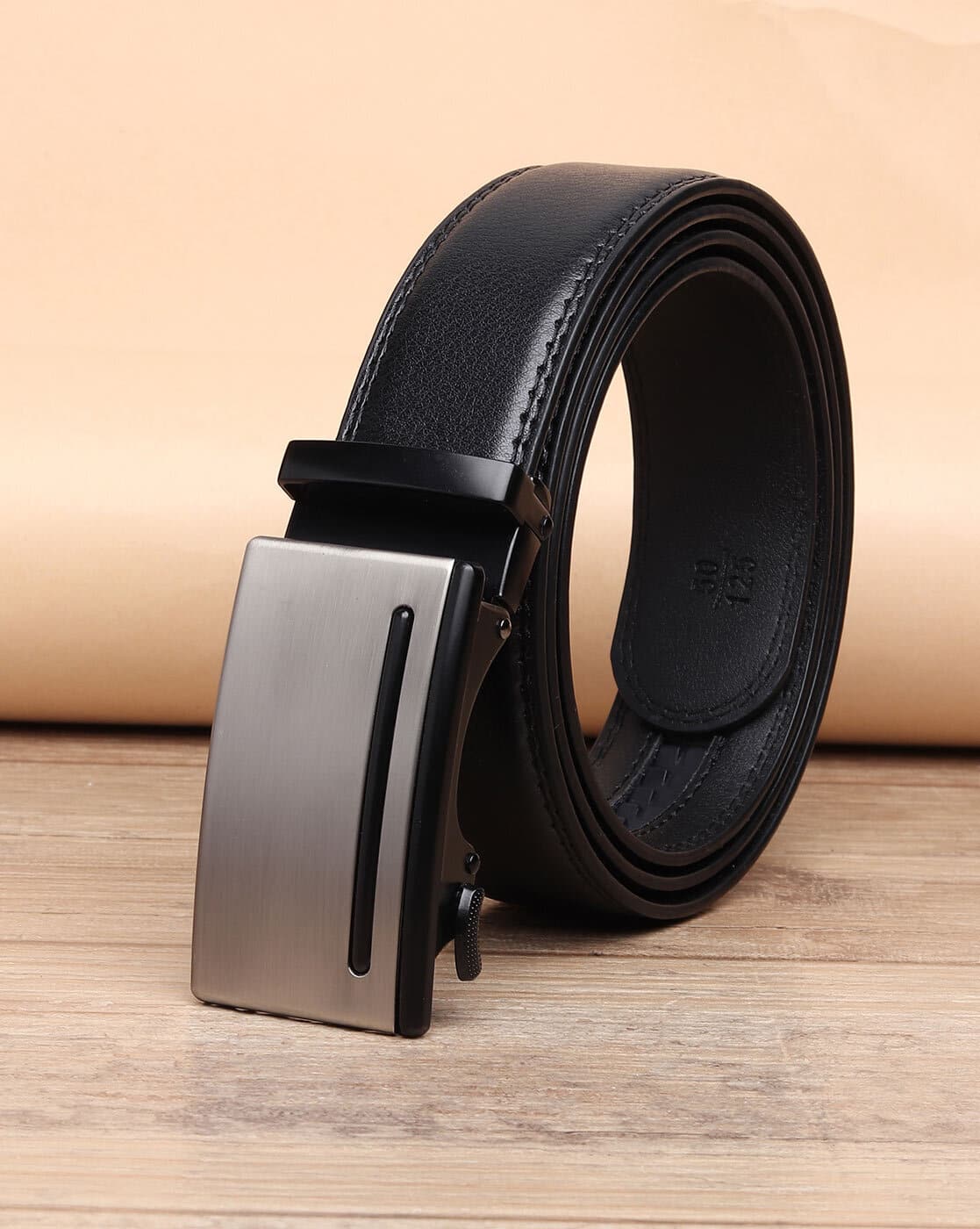 Men Leather Belt with Plaque Buckle Closure