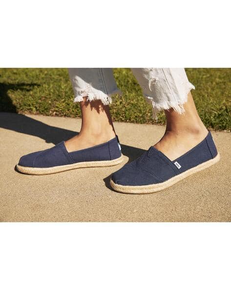 Navy Toms Women Shoes Buy TOMS Women Navy Off-White Printed Slip