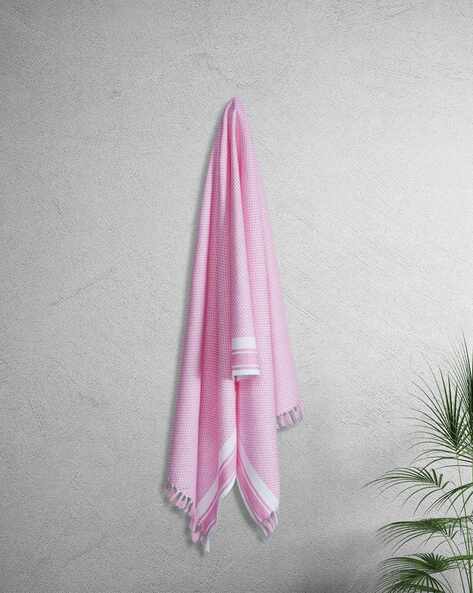 Pink outlet geometric towels