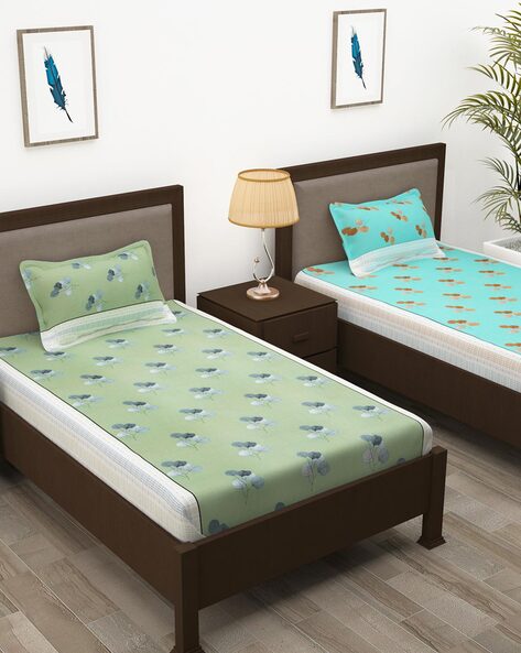 Single bedsheet with top 2 pillow covers