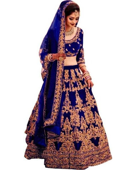 Young attractive Indian female model dressed in traditional Indian lehenga  choli costume with Kundan style jewelry. Full length shot. Black background  Stock Photo - Alamy