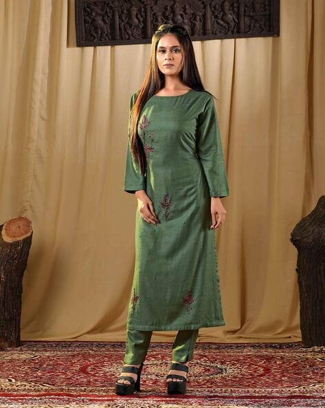 Deep green cotton handloom with mystical mirror work embroidery on the yoke  and touches of it o… | Kurti embroidery design, Embroidery fashion, Cotton kurti  designs