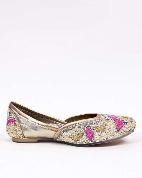 Jove Women Embellished Mojaris