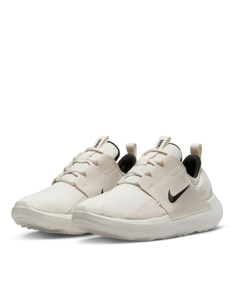 White nike best sale womens tennis shoes