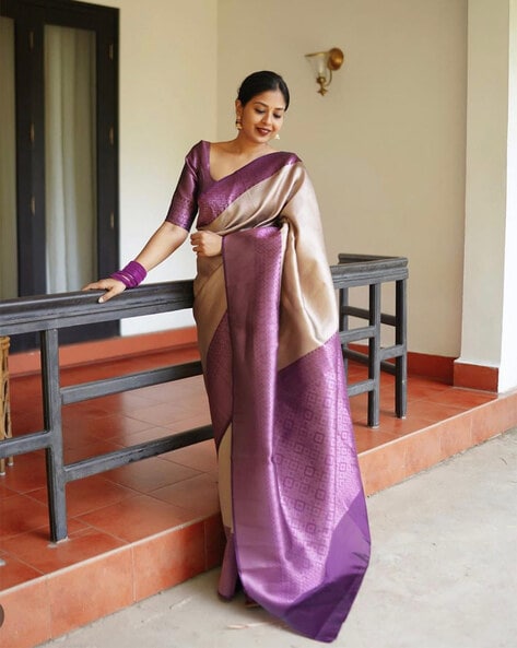 Pin by Evelia Vallejos on boludear de evelita | Cotton saree blouse  designs, Kerala saree blouse designs, Designer saree blouse patterns