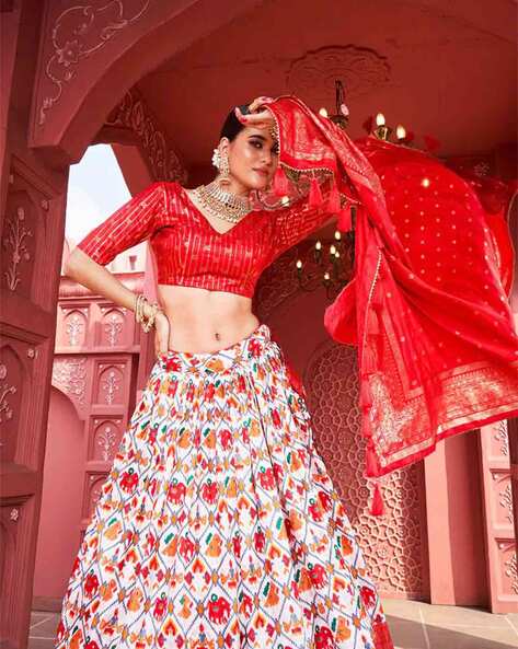 Red Embroidered Bridal Lehenga Set With Two Dupattas Design by Dolly J at  Pernia's Pop Up Shop 2024