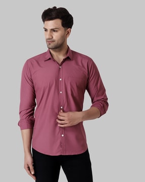 magenta color shirt