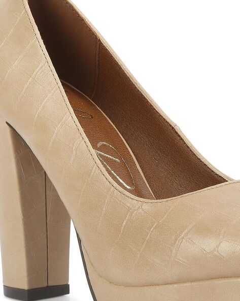 Round toe chunky online heel pumps