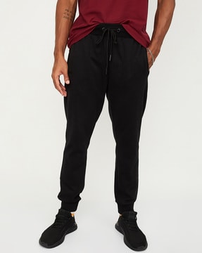 Men Relaxed Fit Tapered Cargo Joggers