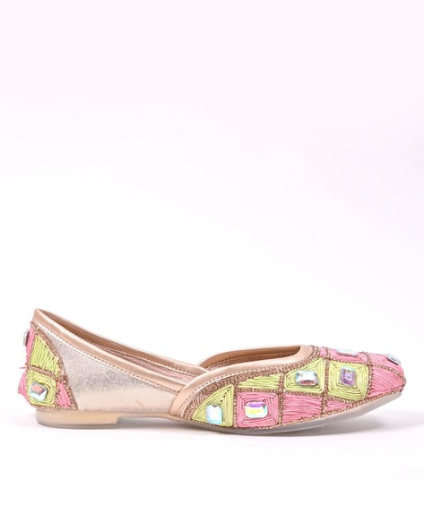 Jove Embellished Slip-On Juttis