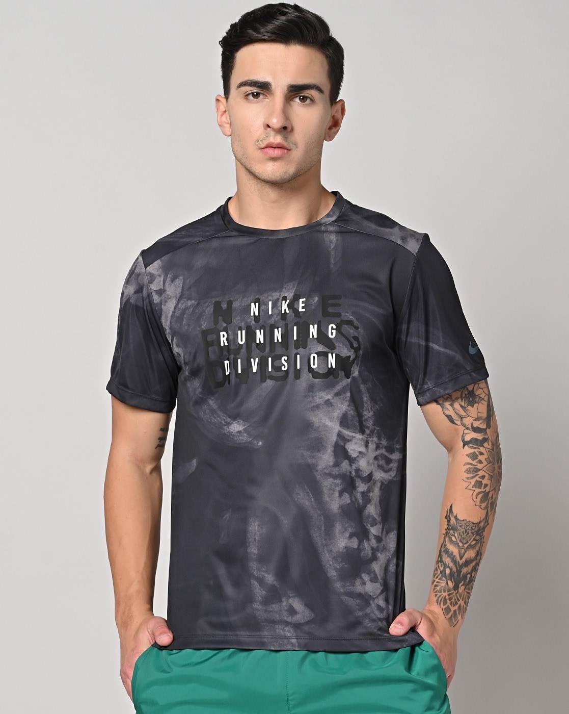 Buy Black Tshirts for Men by NIKE Online