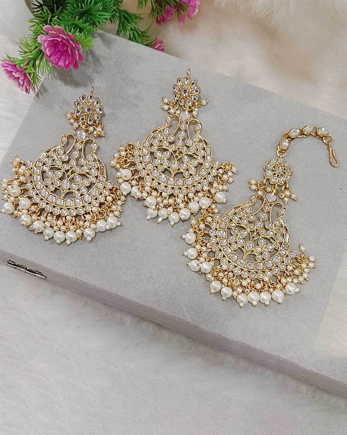 Maang Tikka with Earrings: The Perfect Combination for a Stylish Look