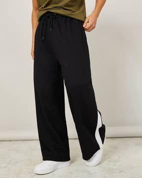 styli Men Extra Wide-Leg Joggers with Contrast Stripe Detail-picture-15