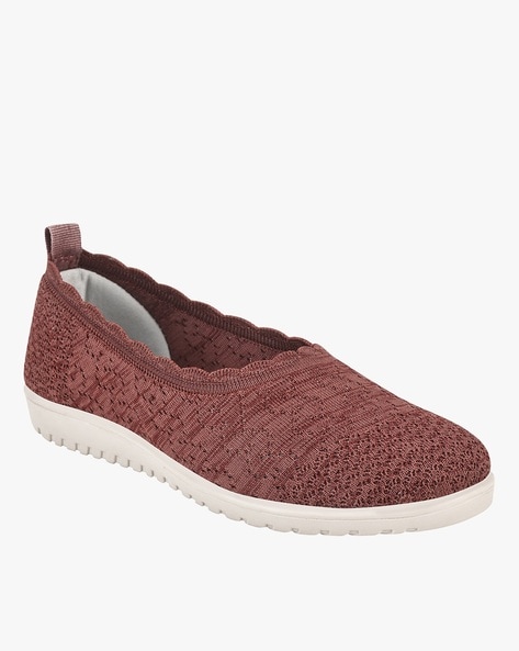 Maroon flat sale shoes