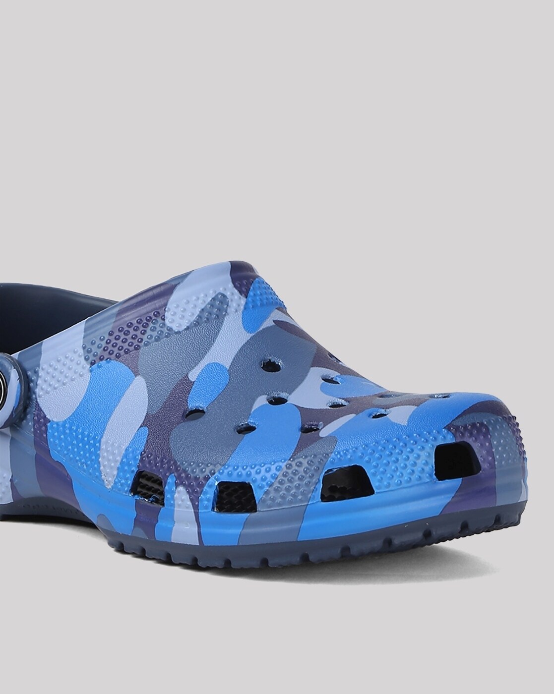 Mens blue camo discount crocs