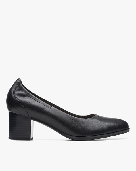 Clarks black store heeled shoes