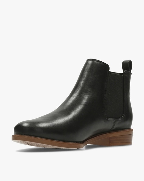 Clarks women's shop chelsea boots