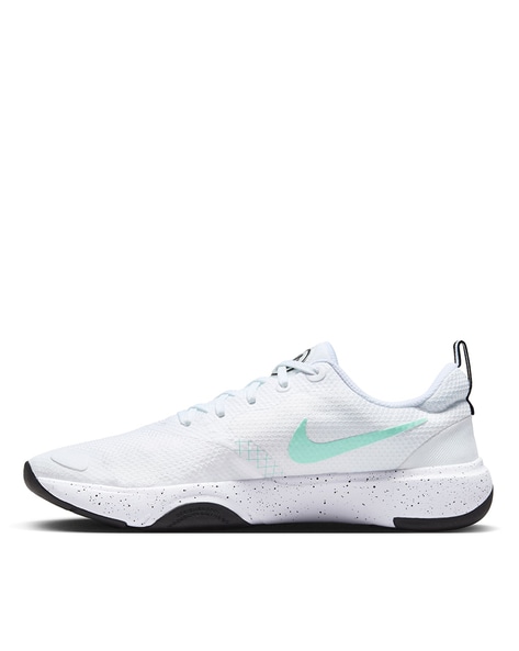 Nike store fitness shoes