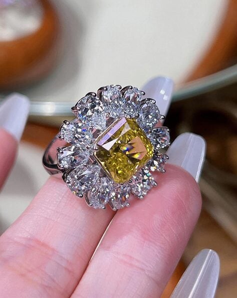 Get the Perfect Men's Yellow Diamond Rings | GLAMIRA.in
